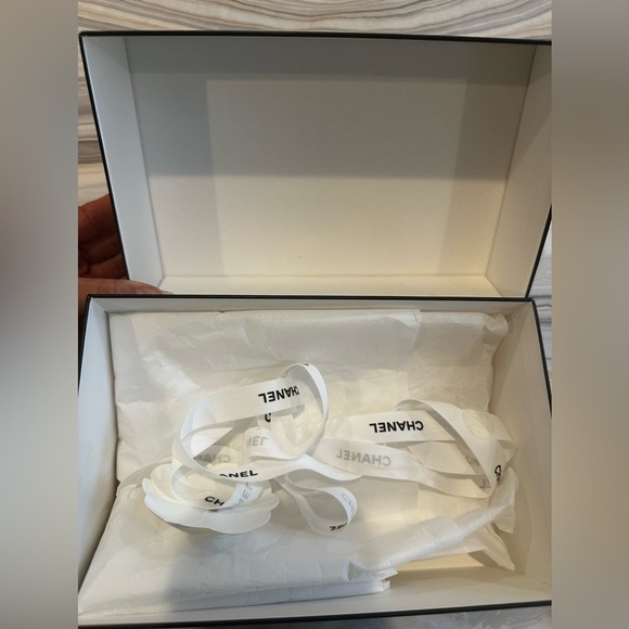 Chanel Classic White Box - Picture 6 of 9